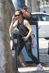 minka-kelly-out-for-acai-juice-in-west-hollywood-07-24-2023-1.jpg