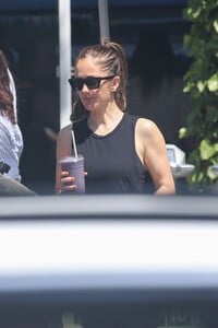 minka-kelly-out-for-acai-juice-in-west-hollywood-07-24-2023-3.jpg