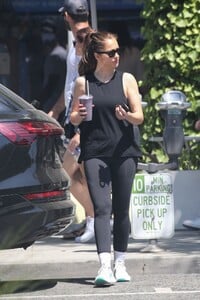 minka-kelly-out-for-acai-juice-in-west-hollywood-07-24-2023-4.jpg