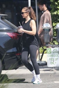 minka-kelly-out-for-acai-juice-in-west-hollywood-07-24-2023-6.jpg