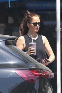 minka-kelly-out-for-acai-juice-in-west-hollywood-07-24-2023-9.jpg