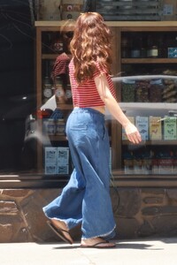 minka-kelly-out-shopping-at-her-local-meat-market-in-los-feliz-07-11-2023-2.jpg