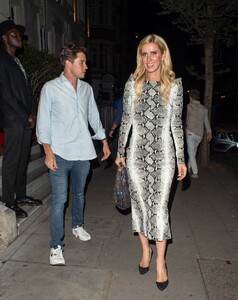 nicky-hilton-and-kate-rothschild-arrives-at-twenty-two-hotel-in-london-07-10-2023-2.jpg