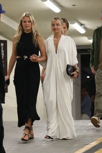 nicole-richie-out-with-friends-at-honor-titus-art-show-in-beverly-hills-07-20-2023-3.jpg
