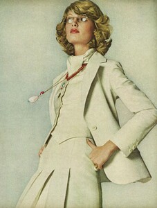 nonchalance_06.thumb.jpg.51c2f8702979d160b2e091e52529d83a.jpg