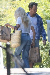 pamela-anderson-arrives-at-her-son-s-home-in-los-angeles-07-11-2023-5.jpg