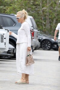 pamela-anderson-out-shopping-in-malibu-07-09-2023-3.jpg