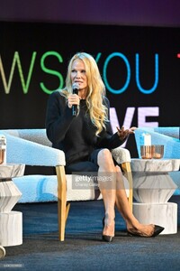 pamela-anderson-speaks-at-fysee-pamela-a-love-story-may-in-los-angeles-05-14-2023-1.jpg