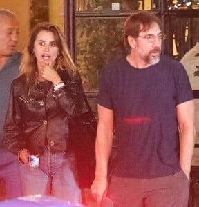 penelope-cruz-and-javier-bardem-leaves-madeo-restaurant-in-beverly-hills-07-27-2023-6.jpg