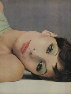 perfume_02.thumb.jpg.34f77ba07f5304bc8fa031a31a99e0db.jpg
