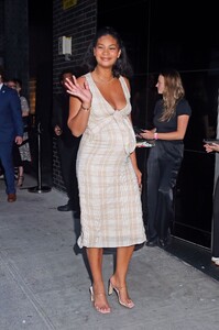 pregnant-chanel-iman-arrives-at-boom-boom-room-for-expedia-event-in-new-york-07-18-2023-2.jpg