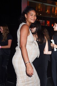 pregnant-chanel-iman-arrives-at-boom-boom-room-for-expedia-event-in-new-york-07-18-2023-3.jpg