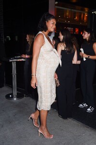 pregnant-chanel-iman-arrives-at-boom-boom-room-for-expedia-event-in-new-york-07-18-2023-4.jpg