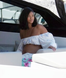 pregnant-chanel-iman-in-bikini-on-vacation-in-capri-05-27-2023-0.jpg