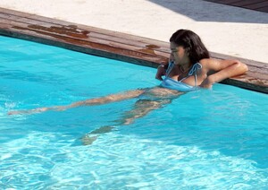 pregnant-chanel-iman-in-bikini-on-vacation-in-capri-05-27-2023-1.jpg