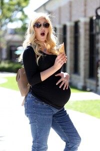pregnant-heidi-montag-aat-mcconnell-s-ice-cream-in-pacific-palisades-10-24-2022-4.jpg