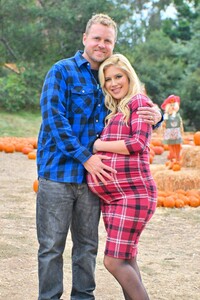 pregnant-heidi-montag-at-a-local-pumpkin-patch-in-los-angeles-10-14-2022-1.jpg