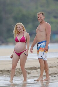 pregnant-heidi-montag-in-bikini-and-spencer-pratt-at-a-beach-in-hawaii-08-22-2022-1.jpg