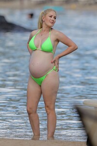 pregnant-heidi-montag-in-bikini-at-a-beach-in-hawaii-08-14-2022-1.jpg