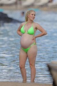 pregnant-heidi-montag-in-bikini-at-a-beach-in-hawaii-08-14-2022-4.jpg