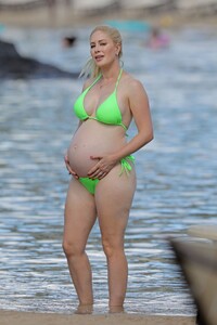 pregnant-heidi-montag-in-bikini-at-a-beach-in-hawaii-08-14-2022-6.jpg