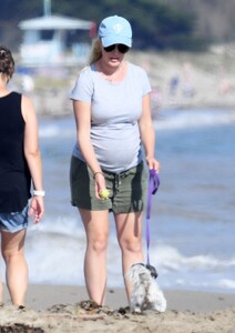 pregnant-heidi-montag-out-with-her-dog-on-the-beach-in-los-angeles-08-09-2022-0.jpg