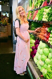 pregnant-heidi-montag-shopping-at-erewhon-in-los-angeles-06-03-2022-8.jpg