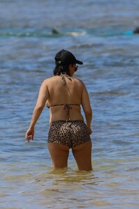 pregnant-kourtney-kardashian-in-bikini-at-a-beach-in-kauai-in-hawaii-07-11-2023-1.jpg