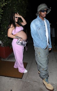 pregnant-rihanna-and-a-ap-rocky-out-for-dinner-at-giorgio-baldi-in-santa-monica-07-28-2023-9.jpg