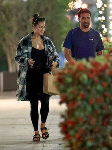 pregnant-shay-mitchell-and-matte-babel-leaves-il-pastaio-in-beverly-hills-04-11-2022-0.jpg