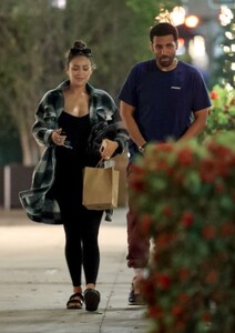 pregnant-shay-mitchell-and-matte-babel-leaves-il-pastaio-in-beverly-hills-04-11-2022-2.jpg