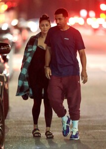 pregnant-shay-mitchell-and-matte-babel-leaves-il-pastaio-in-beverly-hills-04-11-2022-4.jpg