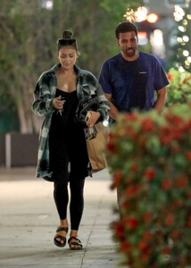 pregnant-shay-mitchell-and-matte-babel-leaves-il-pastaio-in-beverly-hills-04-11-2022-5.jpg