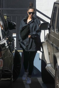 pregnant-shay-mitchell-at-a-dermatologist-in-beverly-hills-03-08-2022-2.jpg