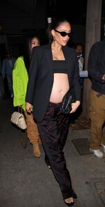pregnant-shay-mitchell-leaves-craig-s-restaurant-in-west-hollywood-03-29-2022-6.jpg