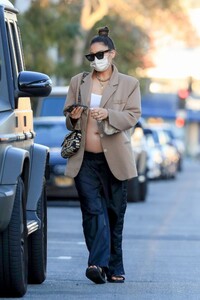 pregnant-shay-mitchell-out-in-los-angeles-02-11-2022-3.jpg
