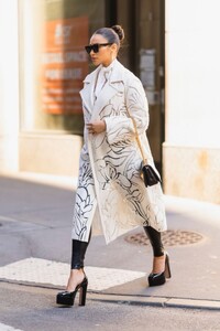 pregnant-shay-mitchell-out-in-new-york-03-08-2022-2.jpg