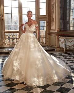 pronovias_357662725_3558281681115287_4569960271587447404_n.jpg