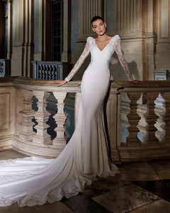 pronovias_357918454_1021507135885838_2858457246049348487_n.jpg