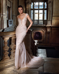 pronovias_357995420_838396094376610_4827761454354839922_n.jpg