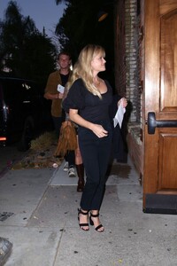 reese-witherspoon-arrives-at-her-son-deacon-s-show-in-los-angeles-07-19-2023-2.jpg