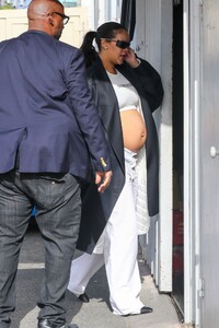 rihanna-at-cha-cha-matcha-in-west-hollywood-05-10-2023-10.jpg