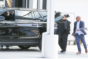 rihanna-at-lax-in-los-angeles-05-26-2023-5.jpg