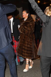 rihanna-heads-to-the-2023-met-gala-in-new-york-05-01-2023-3.jpg