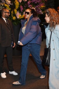 rihanna-out-in-nyc-05-05-2023-2.jpg