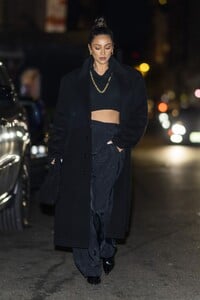 shay-mitchell-and-chloe-flowers-night-out-in-new-york-11-19-2021-3.jpg
