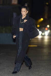 shay-mitchell-and-chloe-flowers-night-out-in-new-york-11-19-2021-6.jpg