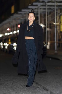 shay-mitchell-and-chloe-flowers-night-out-in-new-york-11-19-2021-7.jpg
