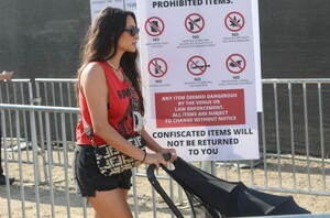 shay-mitchell-arrives-at-malibu-chili-cook-off-09-04-2022-1.thumb.jpg.7ffc8762f33924b35648bd466c047f73.jpg