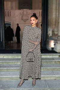 shay-mitchell-arrives-at-valentino-fashion-show-aat-pfw-in-paris-03-05-2023-2.thumb.jpg.6f63fd7bb7d20f711120fb13fb1f5d75.jpg
